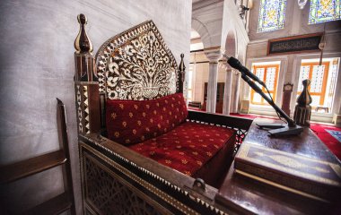 Sultan Mehmed Fatih Camii'nin iç sanatı seven. Istanbul, Türkiye