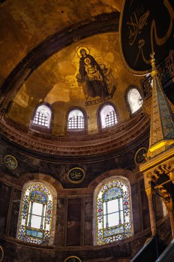 Istanbul, Türkiye - 15 Nisan 2015: Kutsal bakire Meryem ile bebek Jesus Byzantine mozaik sanat tarihinde Ayasofya'nın apsis