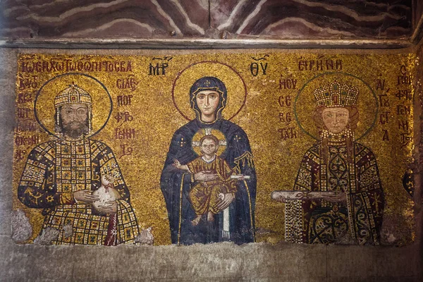 Stambuł, Turcja - Kwiecień 15, 2015: Christian ikona Matki Boskiej i świętych w świątyni Hagia Sophia mosque — Zdjęcie stockowe