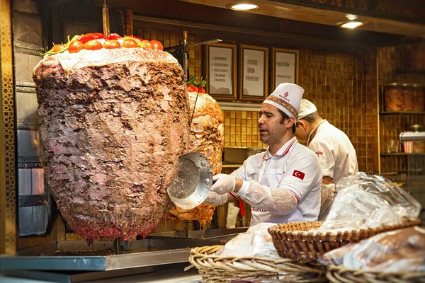 Doner kebab memasak di Istanbul — Stok Foto