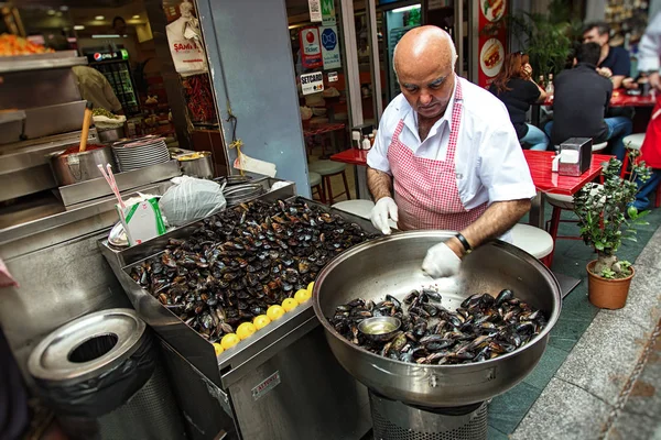 イスタンブールのムール貝は、売主 — ストック写真