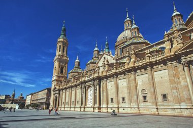 Bayan Pilar Zaragoza için yapılan katedral