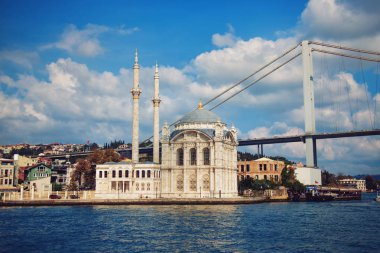 Ortaköy Camii ve Boğaziçi, Istanbul, Türkiye.