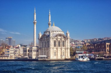 Bahar Istanbul Ortaköy Camii