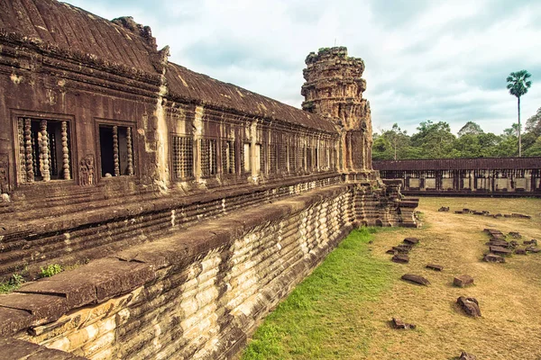 Angkor Wat temple - Cambodia. — Stock Photo, Image
