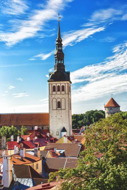 Eski şehirde Tallinn yaz gün