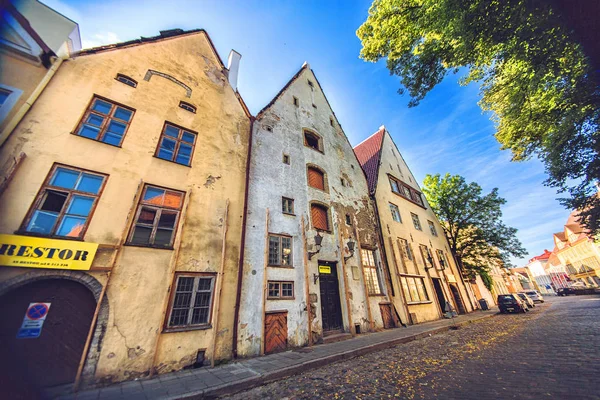 Средневековая улица Таллинна — стоковое фото