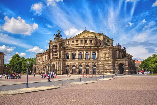 Semperoper en Dresde en el día de verano — Foto de Stock