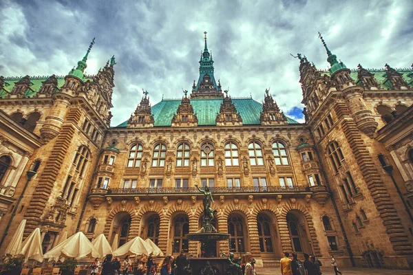 Exteriör vy av Rådhuset Hamburg — Stockfoto