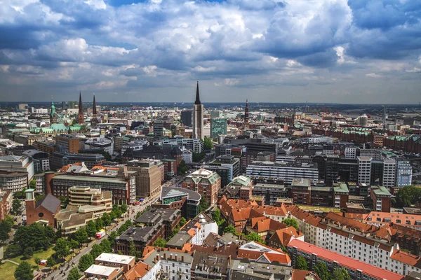 Vista desde la Torre Michelin hasta el casco antiguo de Hamburgo, Alemania — Foto de Stock