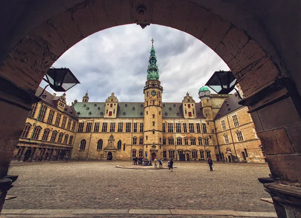 Avlusunda Kronborg Kalesi'ne, Danimarka