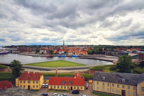 Liman Helsingor şehir ve Aziz Olaf Kilisesi Cronborg Castle, Danimarka