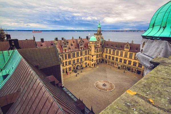 Patio del castillo de Kronborg, Dinamarca — Foto de Stock