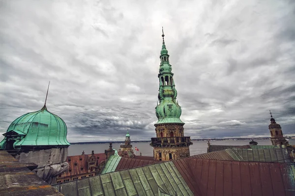 Tornet av Kronborgs slott och utsikt över hamnen — Stockfoto