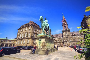 Kral Christian 9 Danimarka Parlamentosu Christiansborg içinde Kopenhag sarayında heykeli