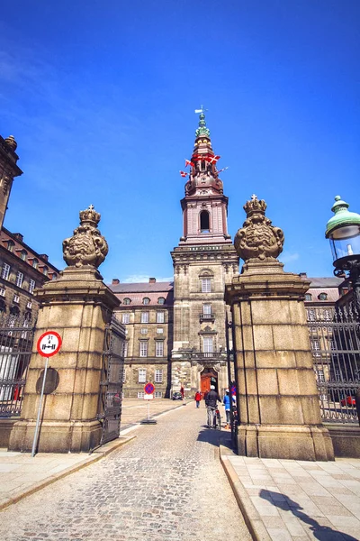 Vchod do paláce christiansborg v Kodani, Dánsko — Stock fotografie