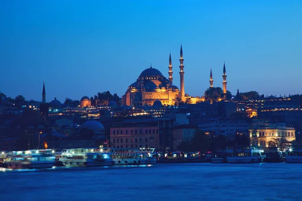 Vista noturna da mesquita de Suleymaniye — Fotografia de Stock