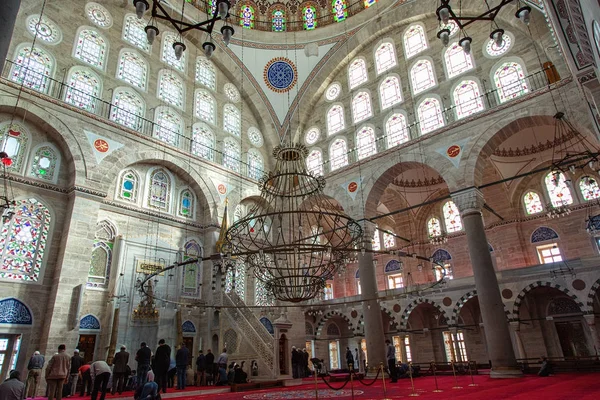 Interno della Moschea del Sultano Mihrimah a Istanbul — Foto Stock