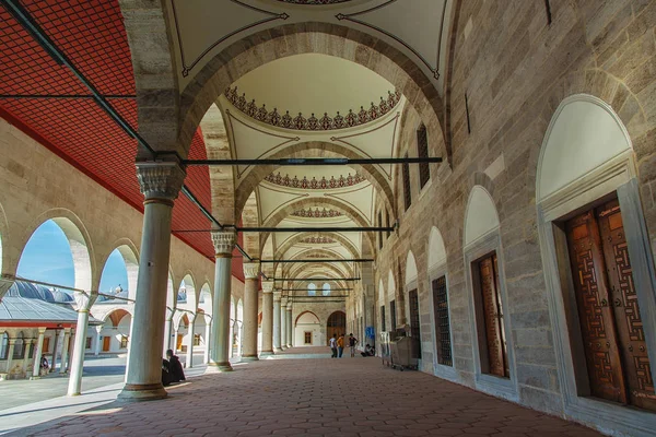 Detalhe do pátio da Mesquita do Sultão de Mihrimah — Fotografia de Stock
