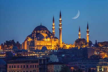 Süleymaniye Camii gece görünümü