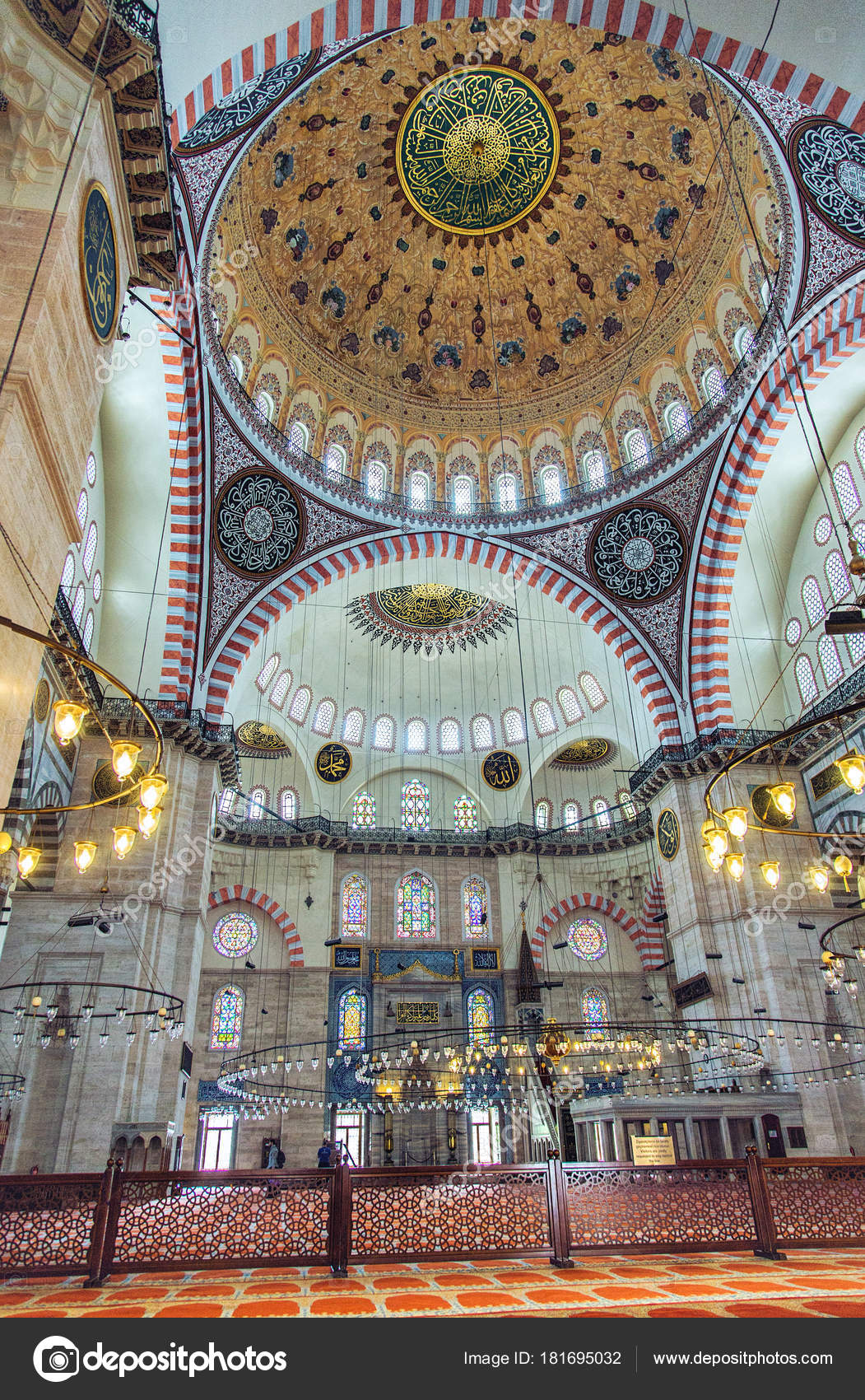 Inneres Der Suleymaniye Moschee In Istanbul Turkei