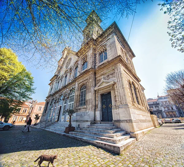 Hagia triada griechisch-orthodoxe Kirchenfassade in der Nähe des Taksim-Platzes in Istanbul, Türkei — Stockfoto