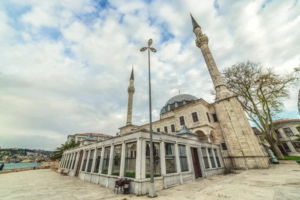 Beylerbeyi Moschee am Bosporus, Istanbul Türkei — Stockfoto