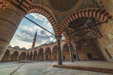 Edirne şehir merkezindeki Uc Serefeli camii.
