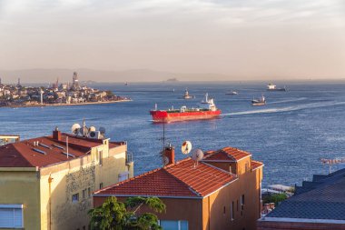 Beşiktaş ilçesinden Boğaz ve İstanbul 'daki Bakireler kulesinden manzara
