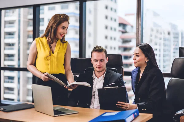 Group of professional business meeting and discussing strategy w — Stock Photo, Image