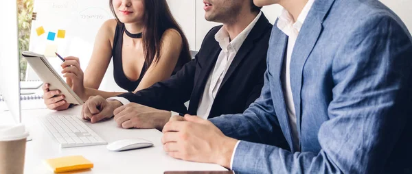 Gruppe Professioneller Geschäftstreffen Und Strategiediskussionen Mit Neuem Gründungsprojekt Kreative Geschäftsleute — Stockfoto