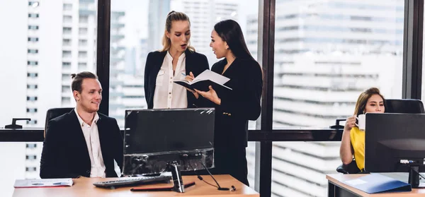 Grupo Reunião Negócios Profissional Discutir Estratégia Com Novo Projeto Inicialização — Fotografia de Stock