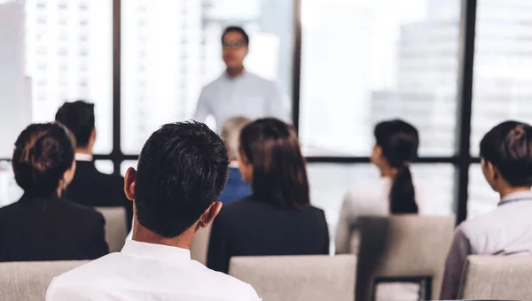 Empresário Frente Grupo Pessoas Consultoria Seminário Conferência Reunião Sala Seminário — Fotografia de Stock