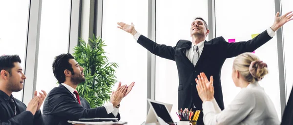 Gruppe Professioneller Geschäftstreffen Und Strategiediskussionen Mit Neuem Gründungsprojekt Kreative Geschäftsleute — Stockfoto