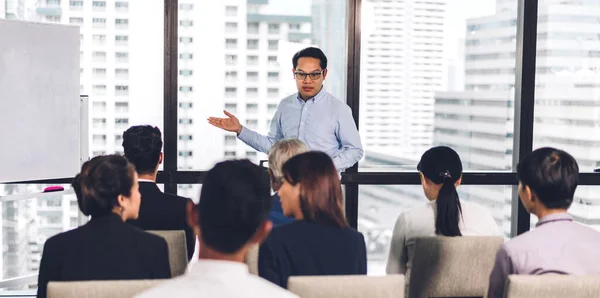 Businessman Coach Speaker Präsentation Und Diskussion Meeting Strategie Austausch Von — Stockfoto