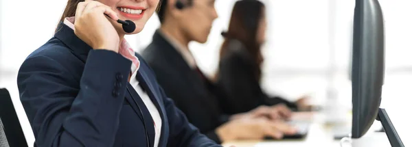 Grupo Feliz Centro Llamadas Sonriente Operador Negocios Atención Cliente Equipo — Foto de Stock