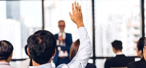 Businessman Standing Front Group People Consulting Meeting Conference Seminar Showing — Stock Photo, Image