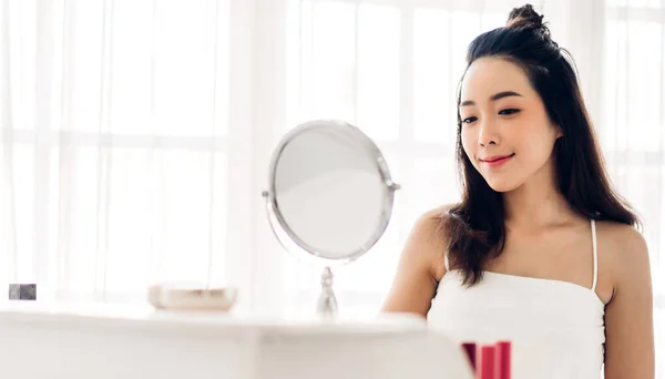 Sorrindo Jovem Bonita Bonita Mulher Asiática Limpa Fresca Pele Branca — Fotografia de Stock