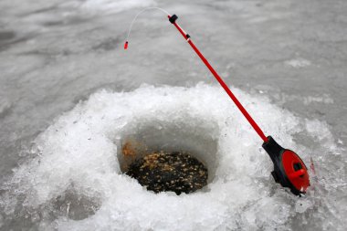 Balık tutma kış. Olta bir buz delik
