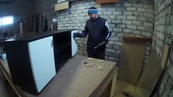 Bútorok gyártása. Kisvállalkozás — Stock videók