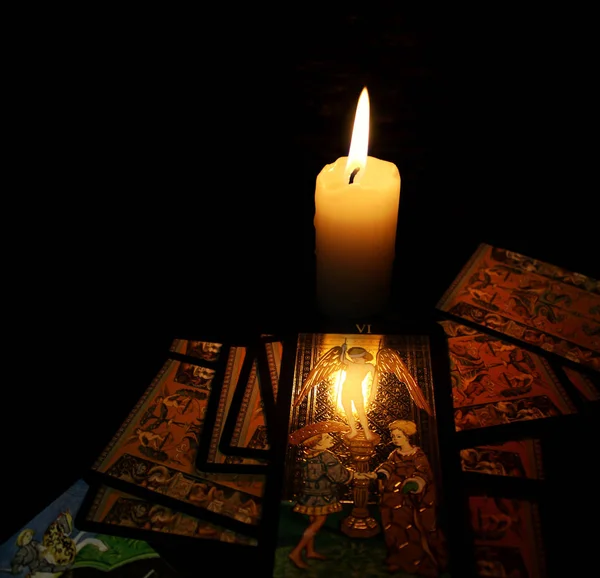 Guessing at the Tarot cards. Predicting the fate and future date — Stock Photo, Image