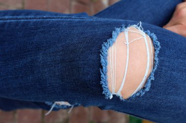 Yırtık kot arka plan olarak. Gençlik stili.