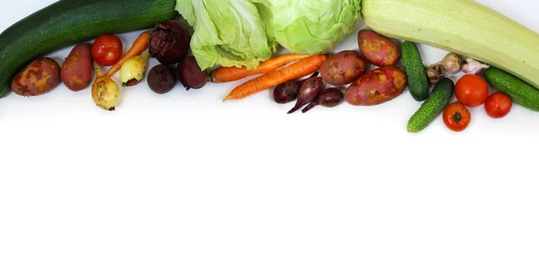 孤立在白色背景上的新鲜蔬菜。拼贴. — 图库照片