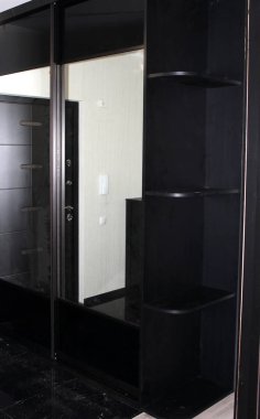 Sürgülü kapılı gardırop. Mobilyalar. İç tasarım. 