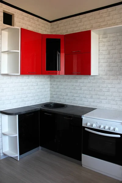 Черная Красная Кухня Дизайн Интерьера — стоковое фото