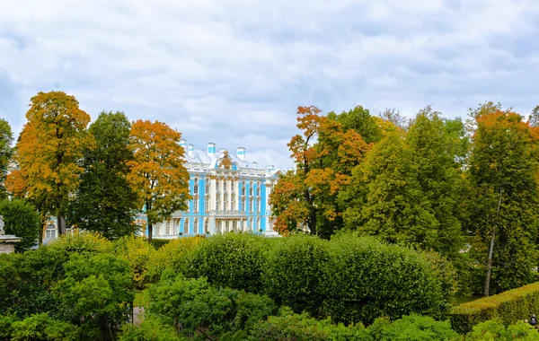 The Golden domes of the Palace Church in autumn — Stock Photo, Image