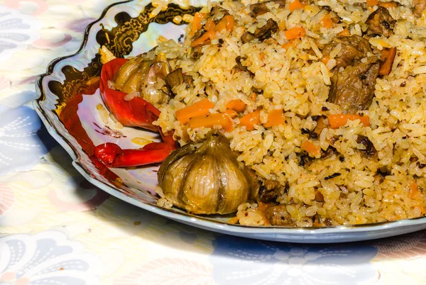 Pilaf with meat and garlic — Stock Photo, Image