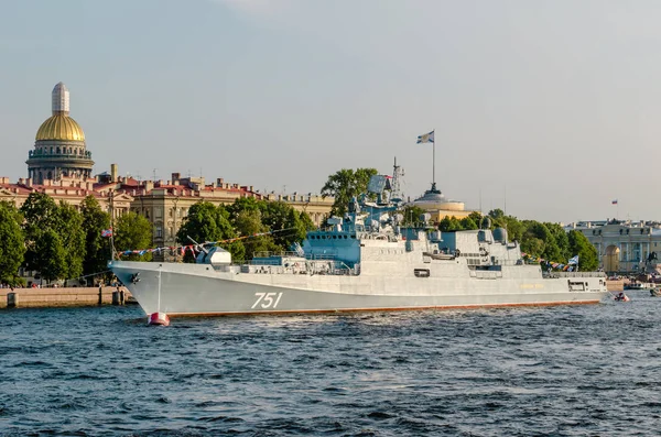 Fragata almirante Essen en el río Neva en San Petersburgo — Foto de Stock