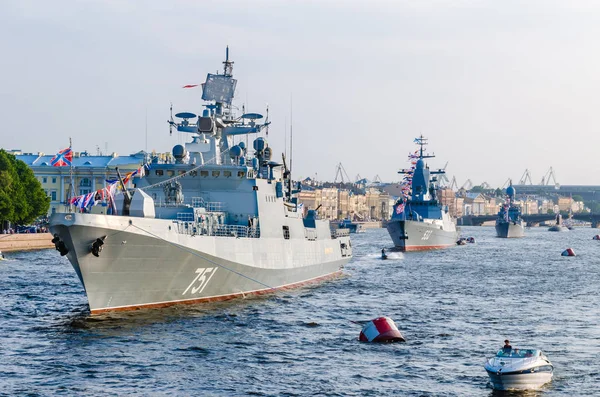 The parade of warships in the Neva river — Stock Photo, Image