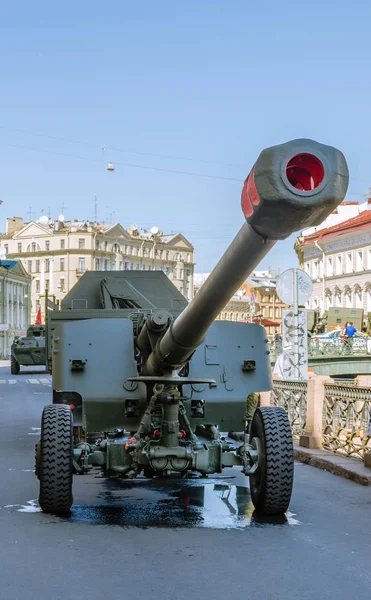 Topçu silahı traktör